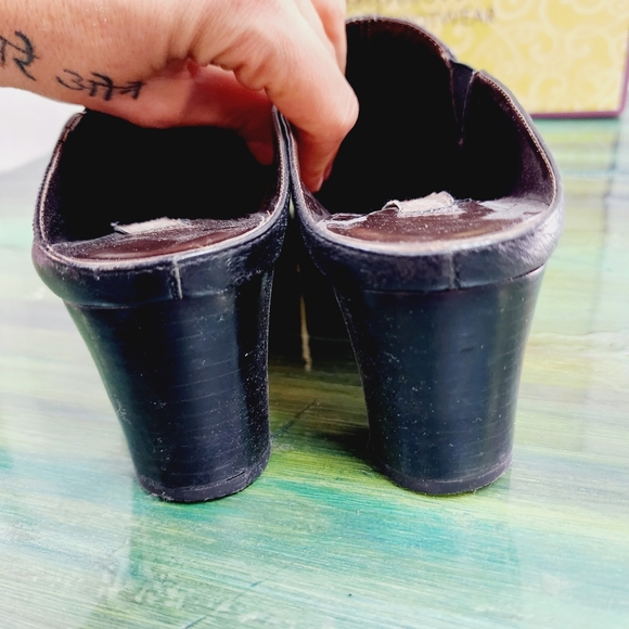 Brighton Triad Mules - Picture 5 of 9